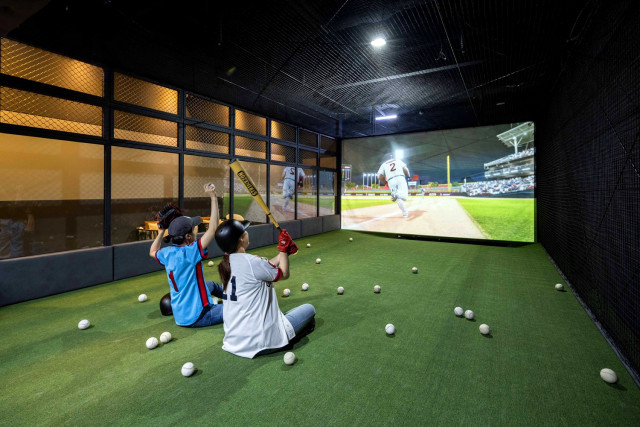 호텔 서울드래곤시티가 출시한 ‘스크린 골프 &amp; 스크린 야구 패키지’