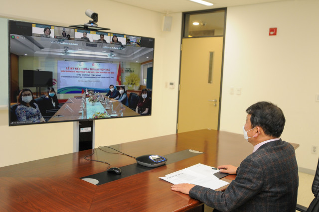 사이버한국외국어대학교가 베트남 동아대학교와 온라인으로 업무 협약을 체결했다