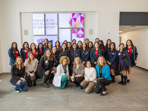 메리케이는 STEAM 분야의 여성 탐구를 주제로 하는 서밋에 참여한 이르마레르마레인젤영우먼스리더십스쿨 학생들을 환영한다