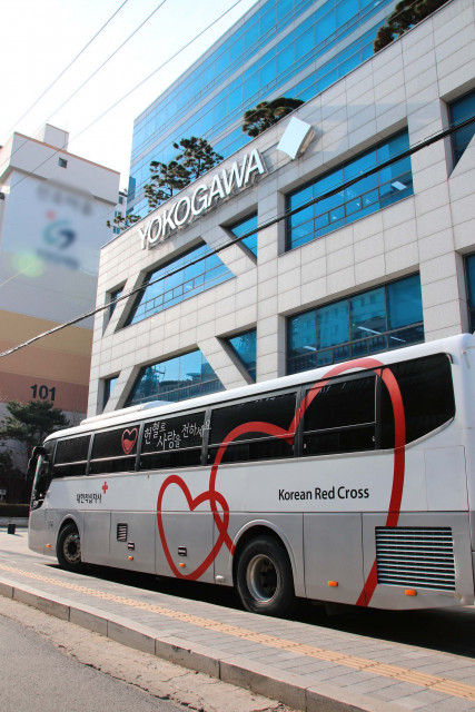한국요꼬가와전기의 단체헌혈은 서울 양평동 사옥 앞 대한적십자사 헌혈 차량에서 진행됐다