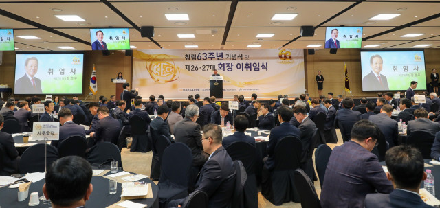 한국전기공사협회가 충북 오송 신사옥에서 협회 창립 제63주년 기념식 및 제26⋅27대 회장 이취임식을 개최했다