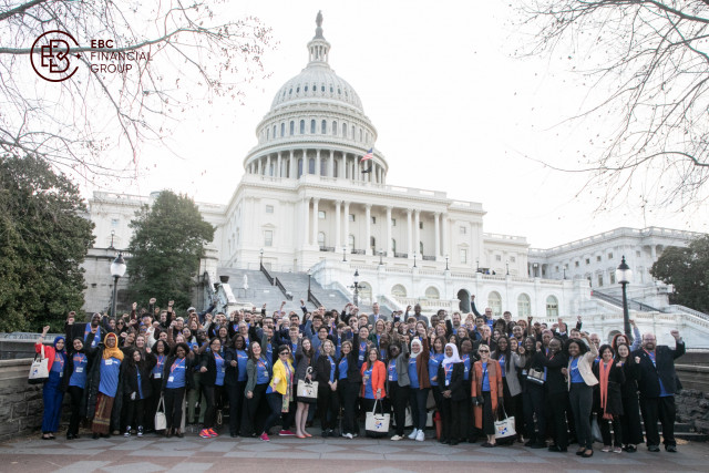 미국 의회에서 열린 ‘United to Beat Malaria 2024 리더십 서밋’에서 EBC 등 참석자들이 기념사진을 촬영하고 있다