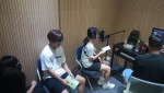 올해 8월 진행한 송파구청소년상담복지센터의 랩치유 프로그램에 참가한 청소년이 음악에 맞춰 직접 쓴 가사를 녹음하고 있다