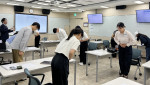 건국대 대학일자리플러스사업단이 건국대 서울캠퍼스에서 진행한 ‘2024학년도 1학기 실전역량 면접 프로그램’에서 학생들이 면접 실습을 하고 있다