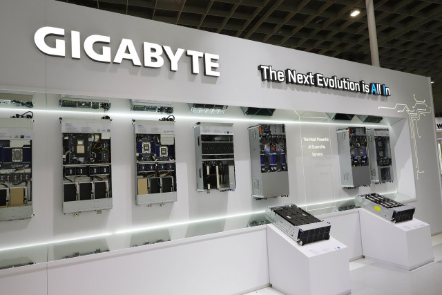 Shining Bright atop Taipei 101, GIGABYTE Redefines AI Evolution Accelerated by Next-Generation Computing at COMPUTEX (Photo: Business Wire)