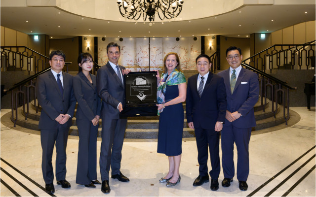 At a presentation ceremony held at the Grand Hyatt Seoul, Jennifer Scanlon, president and CEO of UL Solutions, presents Peter Hildebrand, general manager of the Grand Hyatt Seoul, with a UL Verified Healthy Building Mark for Indoor Environment plaque to commemorate the hotel’s achievement. Pictured left to right: Alex Park, president, Seoul Miramar Corporation, Chloe Hong, director of strategic planning, Seoul Miramar Corporation, Peter Hildebrand, general manager, Grand Hyatt Seoul, Jennifer Scanlon, president and CEO, UL Solutions, Weifang Zhou, executive vice president and president of Testing, Inspection and Certification, UL Solutions and Yun Chung, regional senior director, Korea, UL Solutions. (Photo: Business Wire)