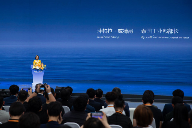 Miss Pimphattra Wichaikul, Thailand&amp;#039;s Minister of Industry, delivering a speech at the ceremony (Photo: Business Wire)