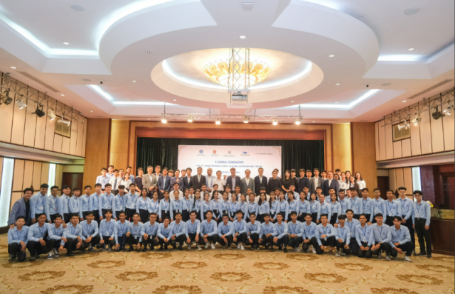 웹케시그룹이 지원하는 캄보디아 HRD센터 12기 기초반 수료식이 프놈펜 호텔에서 성료됐다