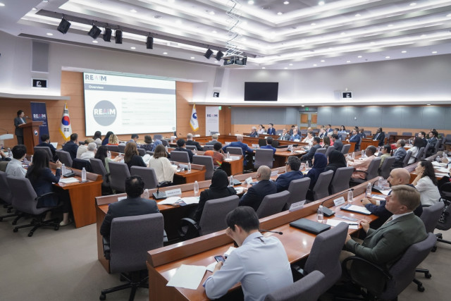 외교부가 ‘2024 REAIM 고위급회의’의 준비상황 공유를 위해 90여개국 주한외교단을 대상으로 설명회를 개최했다