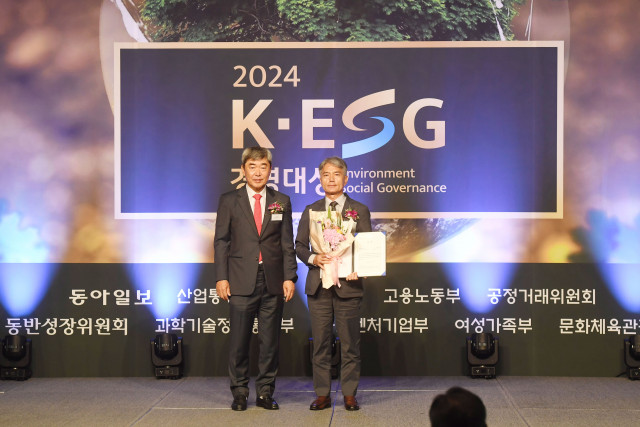 삼정펄프가 지난 2일 더플라자호텔 서울 그랜드볼룸에서 열린 ‘2024 K-ESG 경영대상’에서 환경 ESG 부문 대상을 수상했다