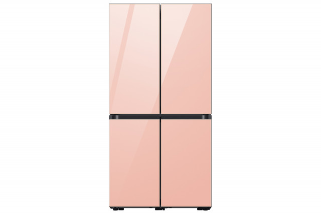 삼성전자가 출시한 글램피치 색상의 비스포크 4도어 냉장고