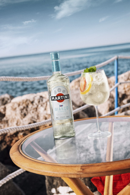 New signature drink, the MARTINI Bianco Spritz (Photo: Business Wire)