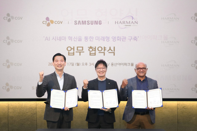 삼성전자와 하만, CJ CGV가 ‘AI 시네마 혁신(AI Cinema Innovation)을 통한 미래형 영화관 구축’에 대한 전략적 업무협약식을 진행했다. 왼쪽부터 삼성전자 한국총괄 임성택 부사장, CJ CGV 정종민 대표이사, 하만 아시아태평양 및 인도 총괄 아마르 수바시(Amar Subash) 부사장